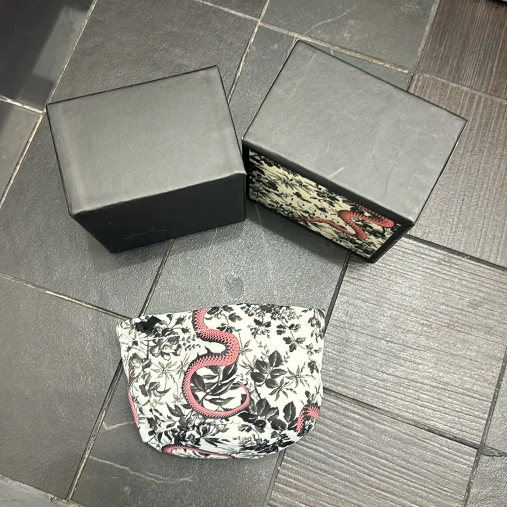 Authentic Gucci luxury designer signature jewelry box with dust bag - Picture 4 of 7